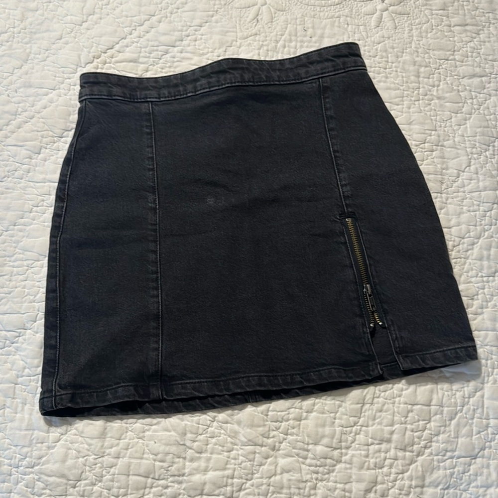 We The Free black jean skirt with zipper slit. Size 8.